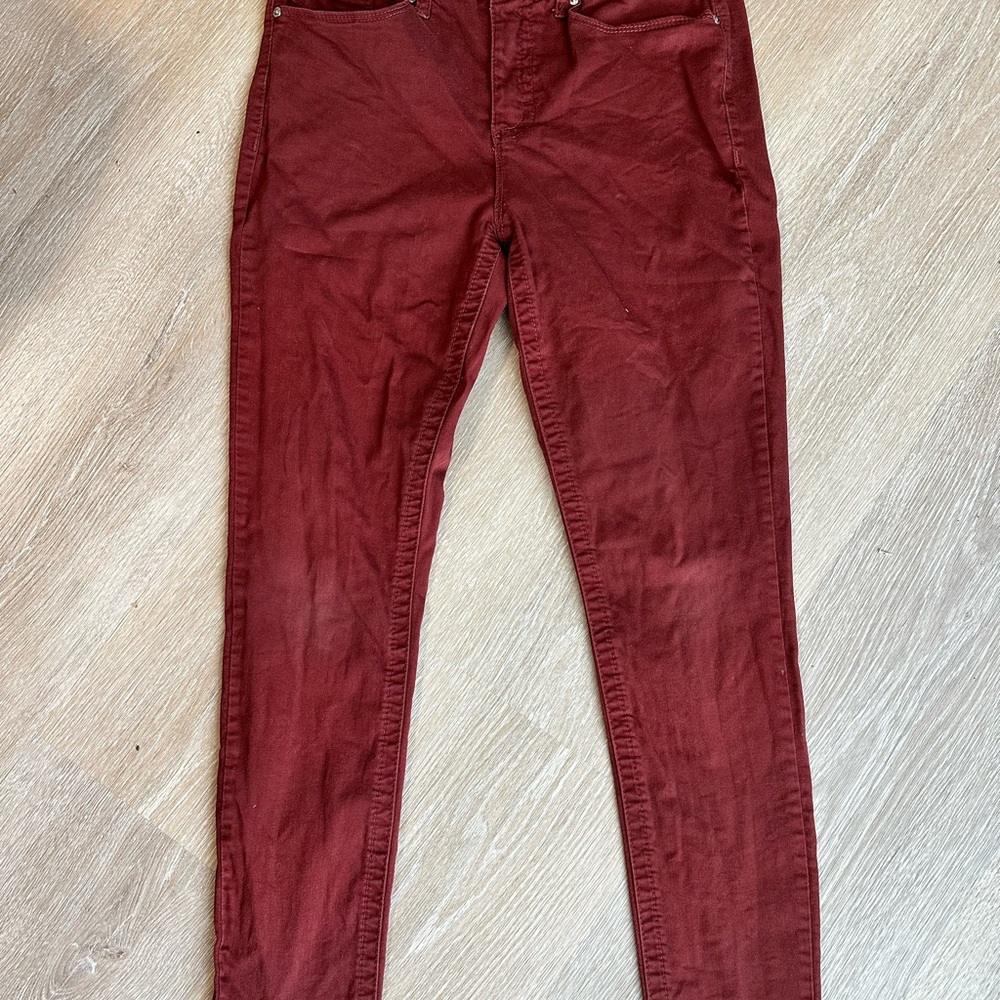 Seven7 Women’s Skinny Jeans Size 8 Reddish Color